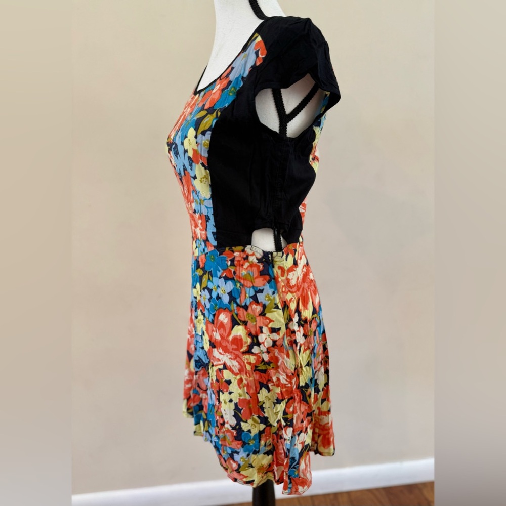 Womans floral dress - Picture 2 of 6